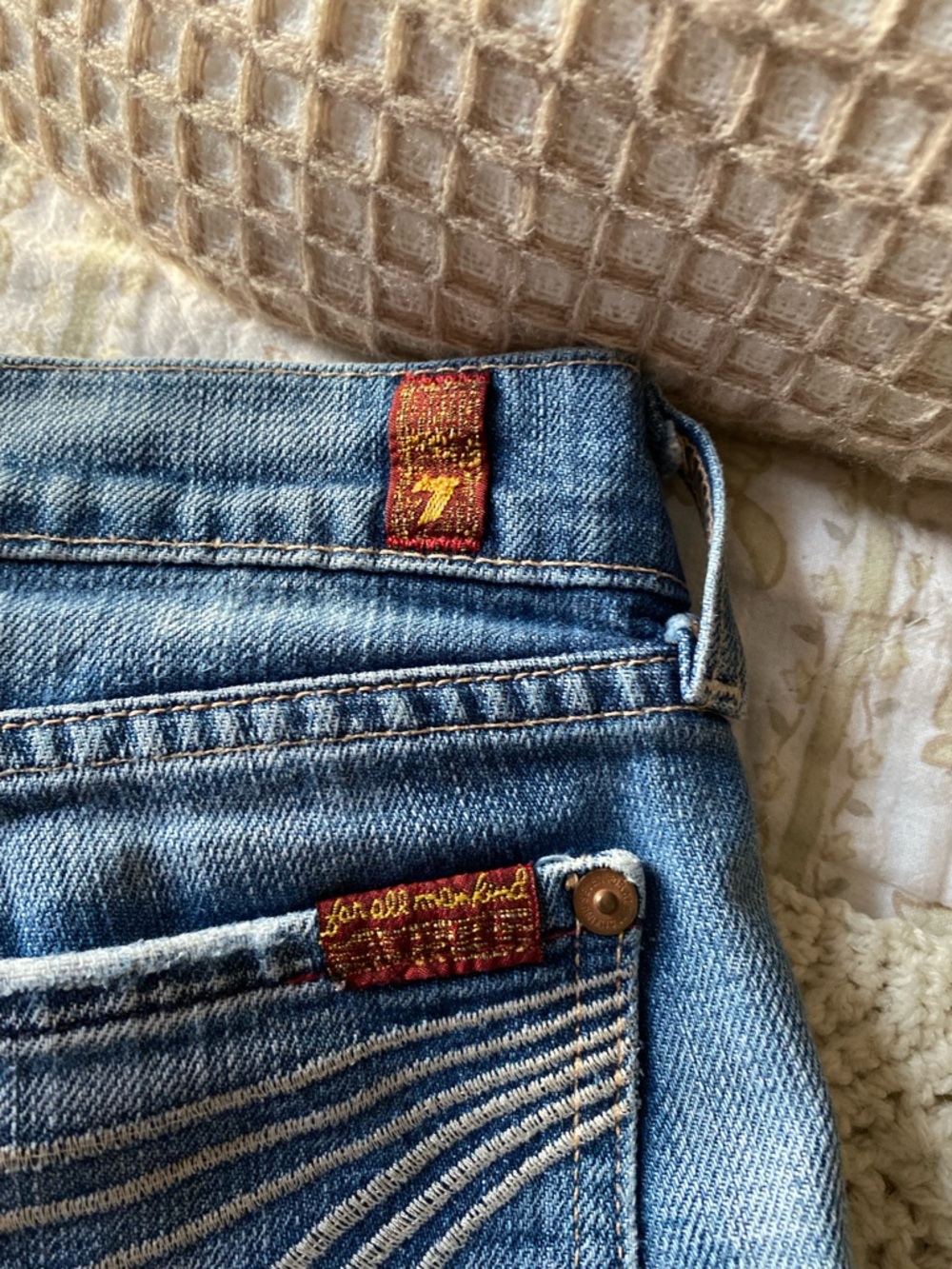 7 for all Mankind Vintage Mid-Rise Flared Light Blue Denim Jeans — Women’s 28 - Picture 10 of 10
